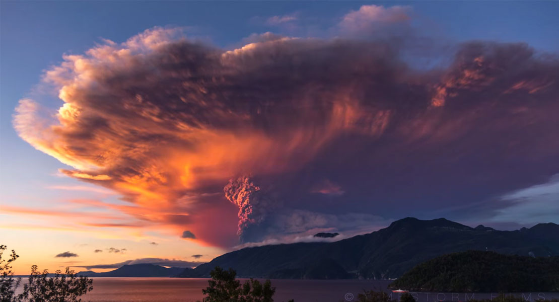 Il vulcano Calbuco erutta in Cile, e lo catturano in 4K